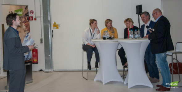 Alexander Pinker beim Startup-Pitch der Stuzubi Alexander Pinker beim Startup-Pitch der Stuzubi